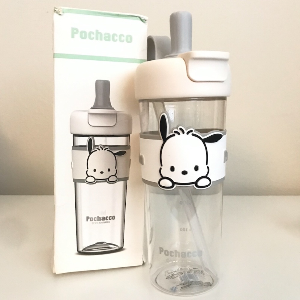Sanrio Pochacco water bottle 690 ml